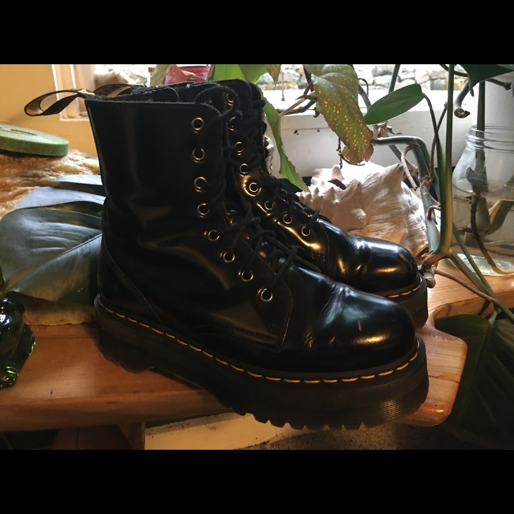 - Dr. Marten Jadon platform boots. Shiny leather in size USM 7 (US Men’s 7)